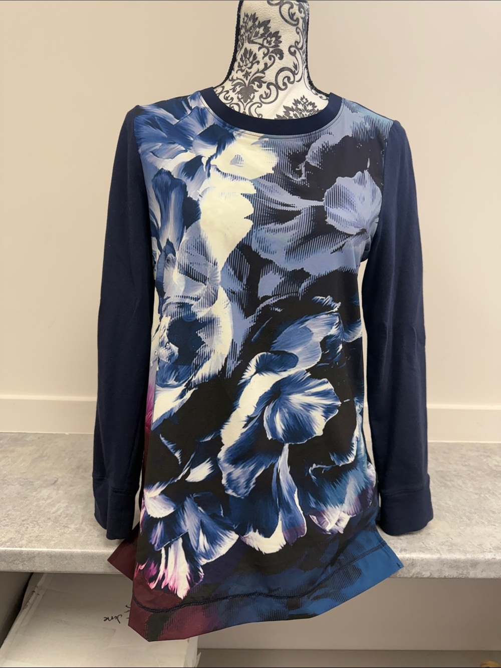 Zenergy Chico sz 1 / Floral Print Long-Sleeve Top - Navy Mix